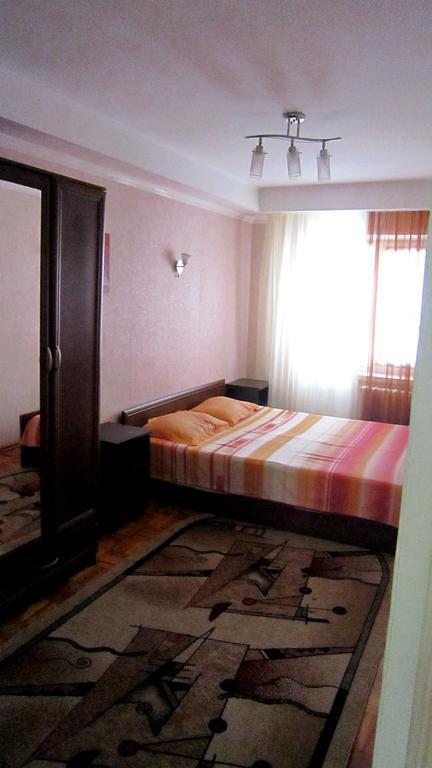 Apartment On Maliy Rinok Zaporizhia ภายนอก รูปภาพ